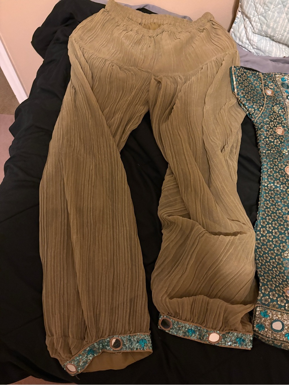 indian kurta and pants set - Picture 5 of 14